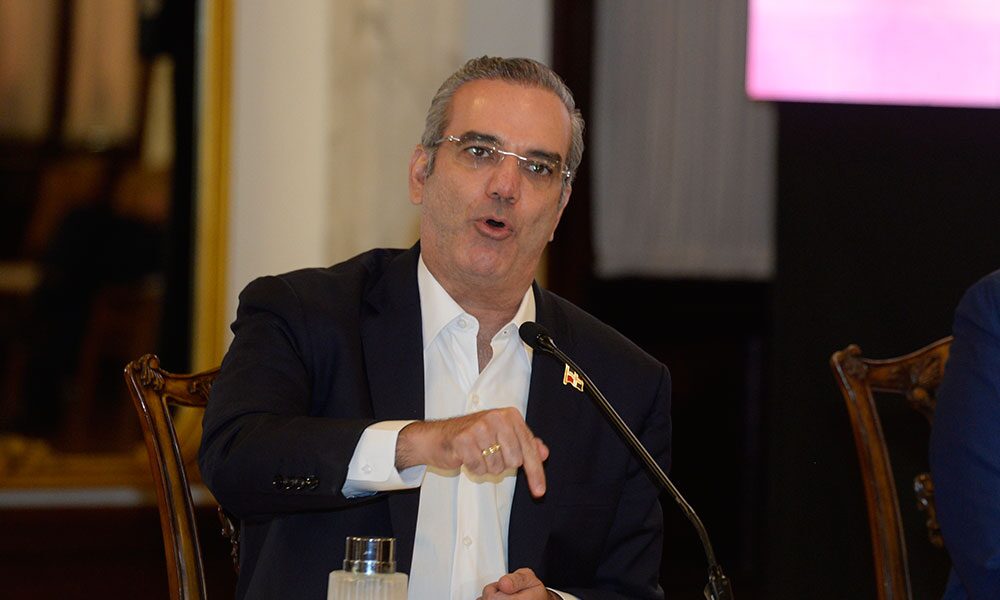 @LuisAbinader : “Hoy nadie está por encima de la ley, sea del partido que sea” “Debe enfrentar la justicia si ha violado la ley.”