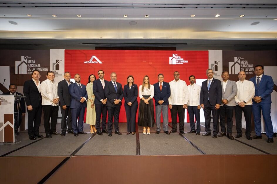 @RaquelPeñaVice encabeza la 9na Mesa Nacional de la Vivienda junto a ACOPROVI y reafirma el compromiso del Gobierno con el sector construcción