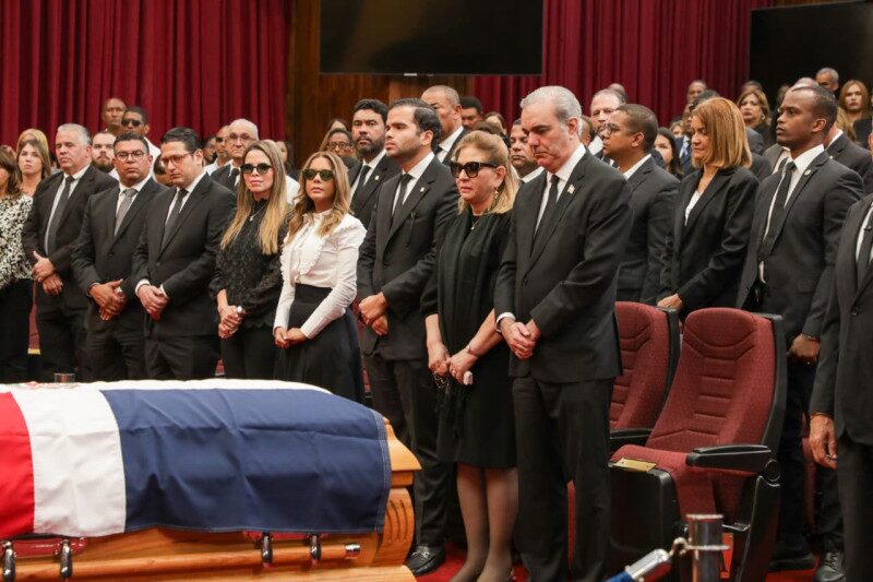 EN VIVO | @LuisAbinader y congresistas rinden honras fúnebres a Vicente Sánchez Baret