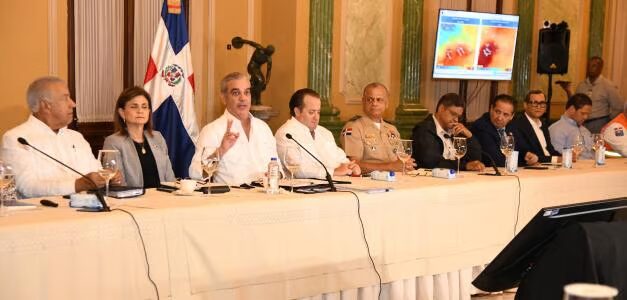 @FelixReynaE @LuisAbinader, mantiene en sesión permanente a los organismos de respuesta ante los posibles efectos de la tormenta tropical #Melissa.Por instrucción del presidente el @COE_RD coordina las acciones preventivas en todo el país