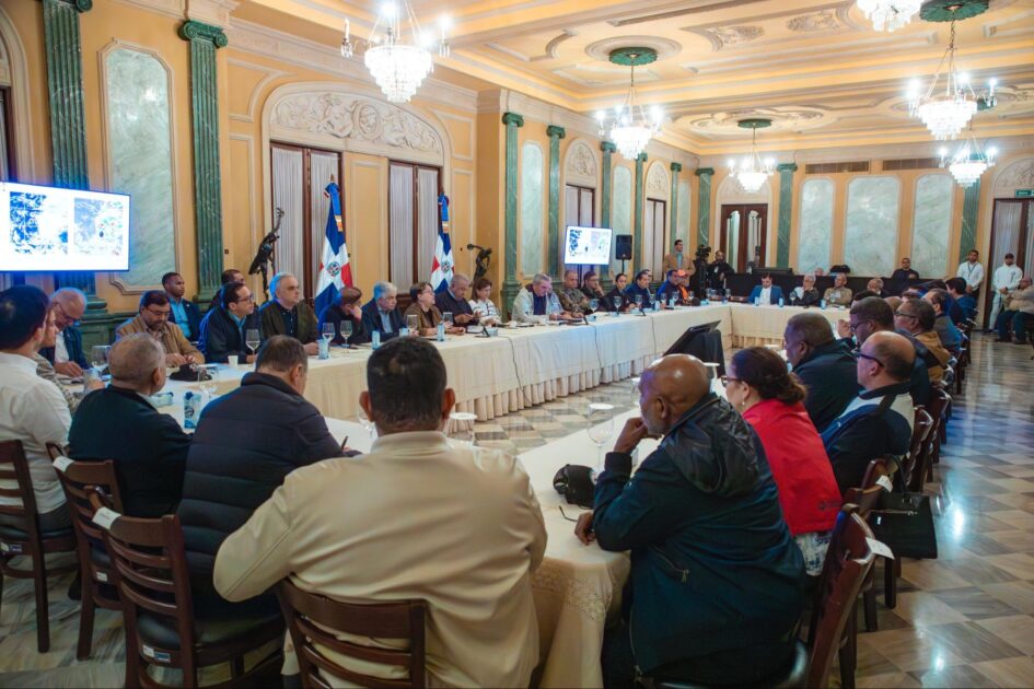 El Gobierno @LuisAbinader mantiene sesión permanente y LLAMA a la población a PRIORIZAR SU SEGURIDAD |LOS NÚMEROS EN CASO DE EMRGENCIA @dpprdo