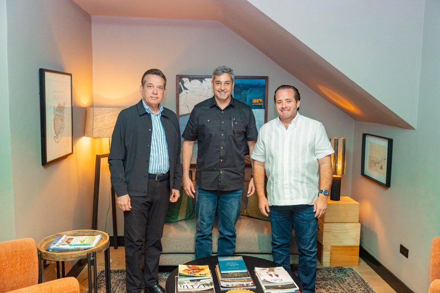 @Itobisonoso sostiene reunión con MaritoAbdo expresidente de Paraguay, @JosePaliza, @MinpreRD, @PRM_Oficial.