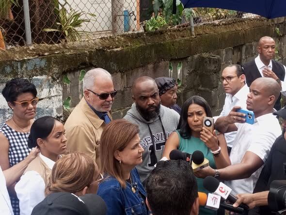 @RaquelPenaVice: Gobierno dispondrá pronta solución para cañada de Simón Bolívar y reiniciará muro de Río Nigua