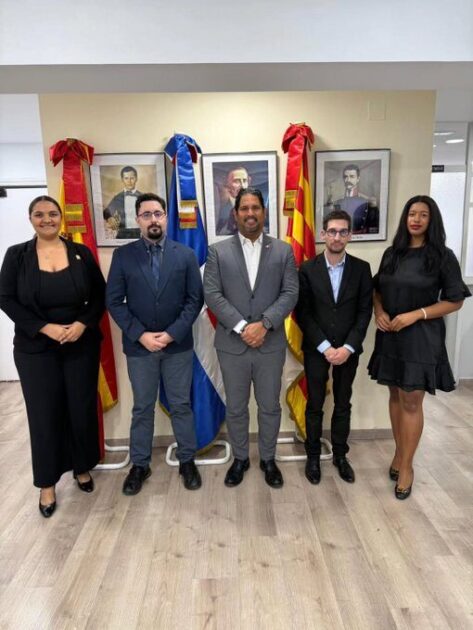 BARCELONA ESPAÑA| @Gomezant @rdenbarcelona en encuentro trata inserción laboral y cooperación entre jóvenes profesionales dominicanos y empresariado Catalán