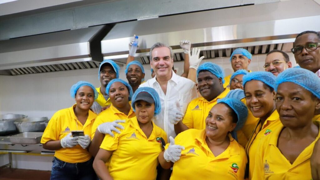 @Comedores_RD expande  operaciones en últimos 5 años de 36 a 159 localidades, multiplicando por 6 las raciones servidas totalmente GRATIS #PrimeroLaGente