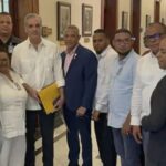 Tras reunión con el presidente @LuisAbinader, desisten de convocatoria a huelga en San Francisco de Macorís