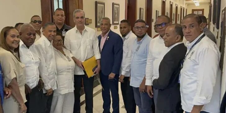Tras reunión con el presidente @LuisAbinader, desisten de convocatoria a huelga en San Francisco de Macorís
