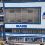 @InabieRD Una vida que hoy suena diferente. Ashley, una niña de Hato Mayor, llegó junto a su madre al INABIE en busca de apoyo. Había sido diagnosticada con pérdida auditiva unilateral, una condición que le dificultaba comunicarse con claridad y concentrarse en sus clases