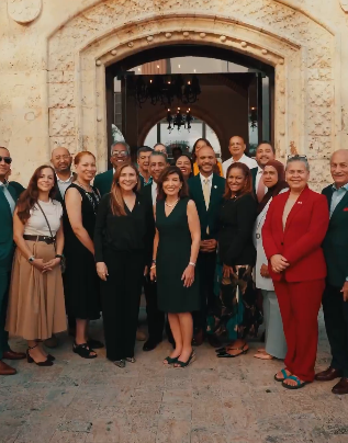 @CarolinaMejiaG Recibe a la señora Gobernadora de New York @KathyHochuly al congresista @RepEspaillat, junto a su delegación