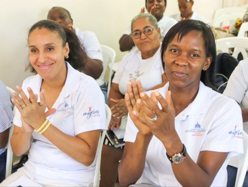 Con el propósito de fortalecer las capacidades y el desarrollo de las #MujeresSuperemprendedoras de Boca Chica, impartimos una charla orientada a brindar estrategias, orientación y herramientas para el crecimiento de sus emprendimientos