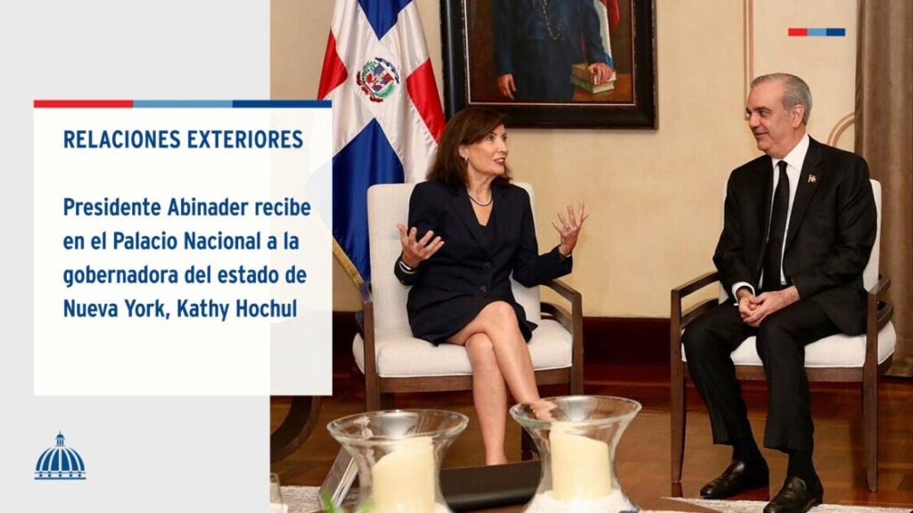 @LuisAbinaderse reunió en el Palacio Nacional con la gobernadora del estado de Nueva York, @KathyHochul, en una visita oficial que refuerza los lazos de cooperación y amistad entre ambos Gobiernos