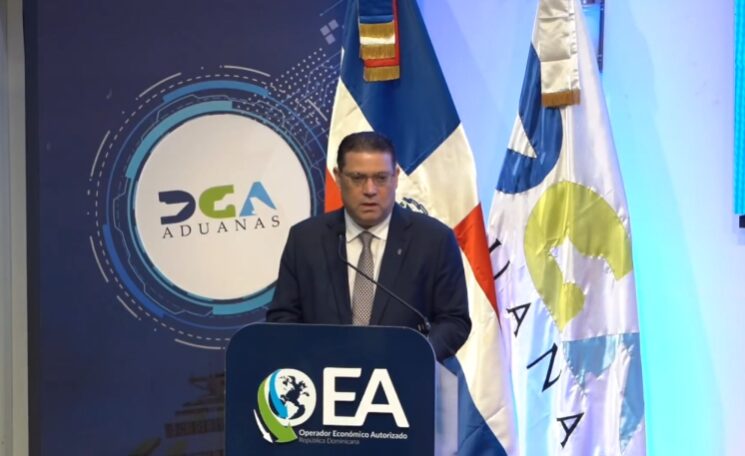 @SanzLovaton Hemos entregado nuevas certificaciones del Programa OEA, una iniciativa que @AduanaRD ha consolidado con continuidad y visión