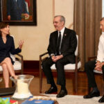 Presidente Abinader recibe en el Palacio Nacional a la gobernadora del estado de Nueva York, Kathy Hochul