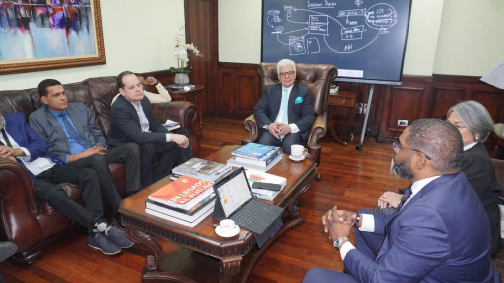 Mescyt e Inafocam implementan sistema de interoperabilidad para validar datos docentes y agilizar becas y formación digital