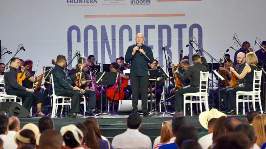 Loma de Cabrera vibró con el concierto de la Orquesta Filarmónica de Santo Domingo