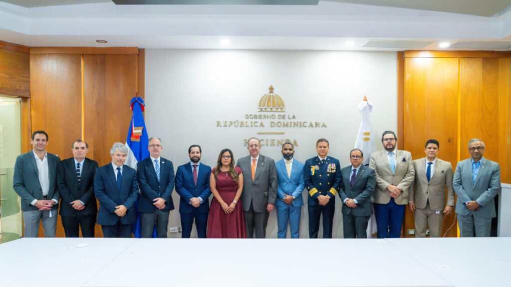 Comité contra Lavado de Activos y expertos internacionales sostienen diálogo estratégico de alto nivel