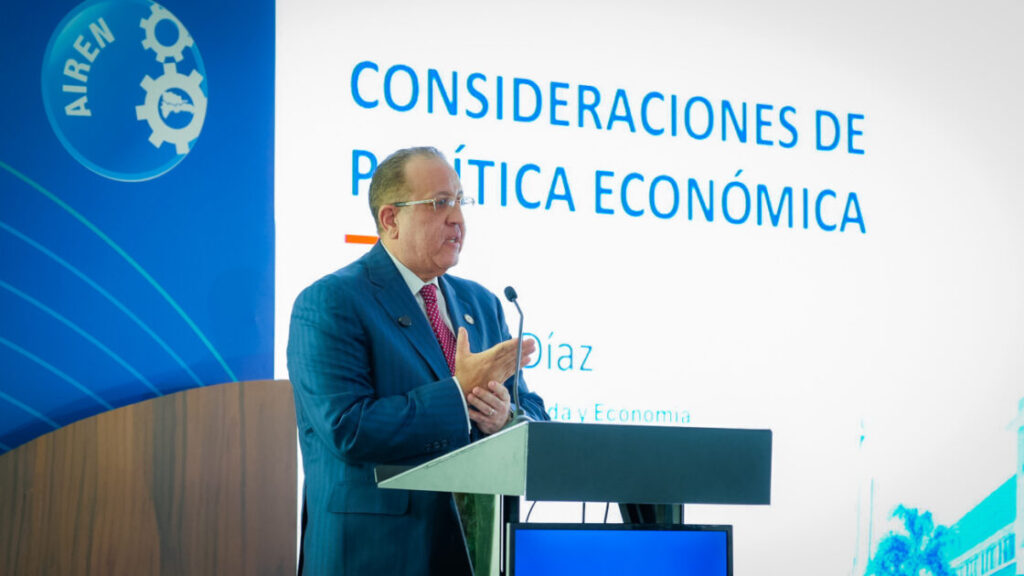 Ministro de Hacienda y Economía Magín Díaz reafirma la estabilidad de la RD y llama a evitar el pesimismo económico
