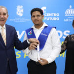 Mescyt gradúa a 41 jóvenes en inglés por inmersión en Cristo Rey y promete ampliar el programa en Centro Futuro