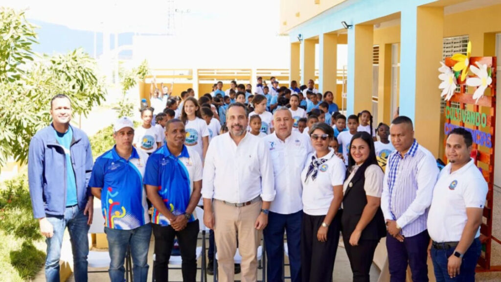 El Inefi realiza amplia jornada de entrega de utilería deportiva en Santiago de los Caballeros