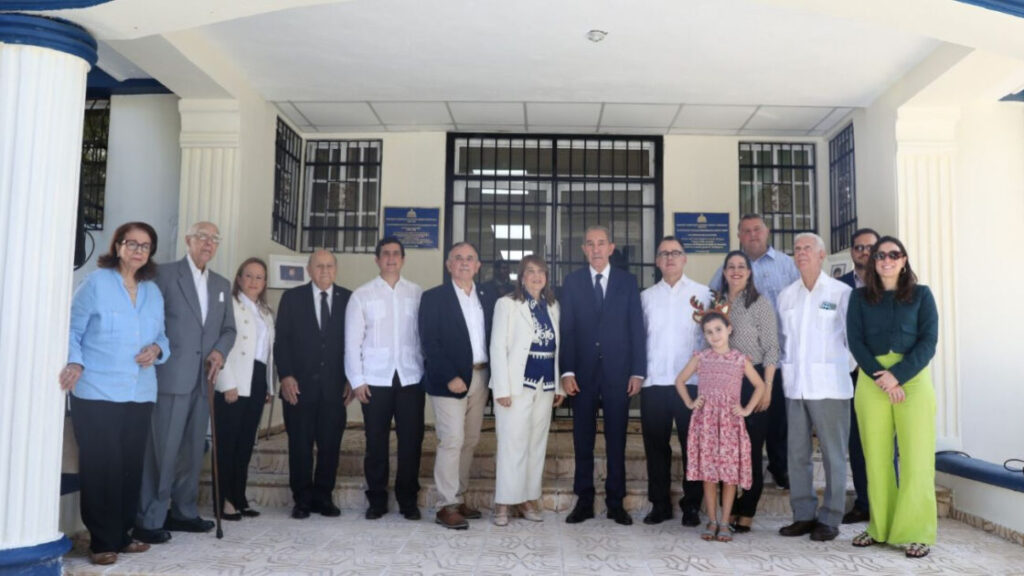 Mescyt reconoce fundadoras del programa Inglés por Inmersión