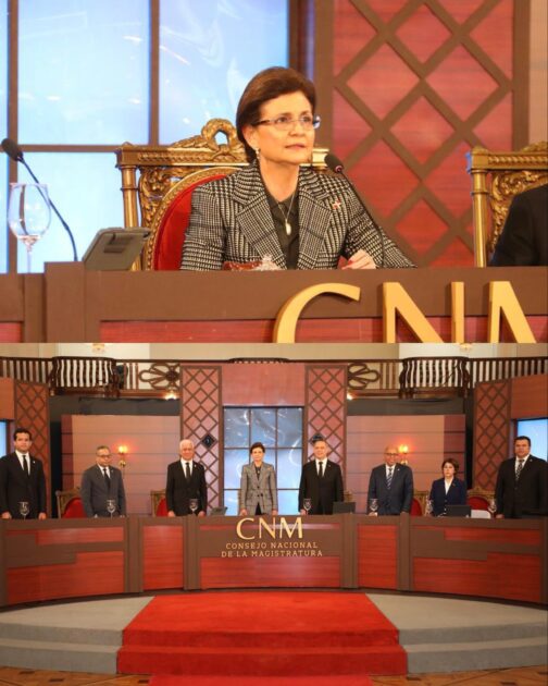 En representación de @LuisAbinader, la vicepresidenta @RaquelPenaVice preside la segunda sesión del Consejo Nacional de la Magistratura (CNM), en el proceso de evaluación pública de 21 aspirantes a jueces de la SCJ y del TSE