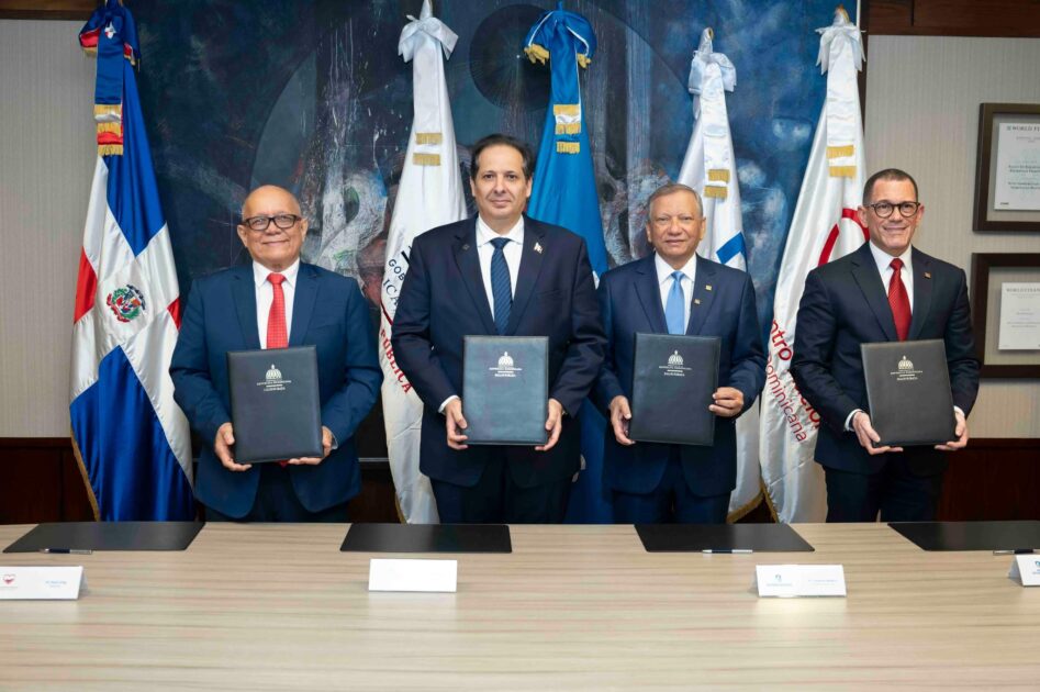 @BanreservasRD Con el objetivo de mejorar la calidad de vida de todos los dominicanos, firmamos un acuerdo de colaboración interinstitucional junto al @HemocentroRD, con el propósito de contribuir al fortalecimiento de la cultura de donación de sangre en la #FamiliaReservas