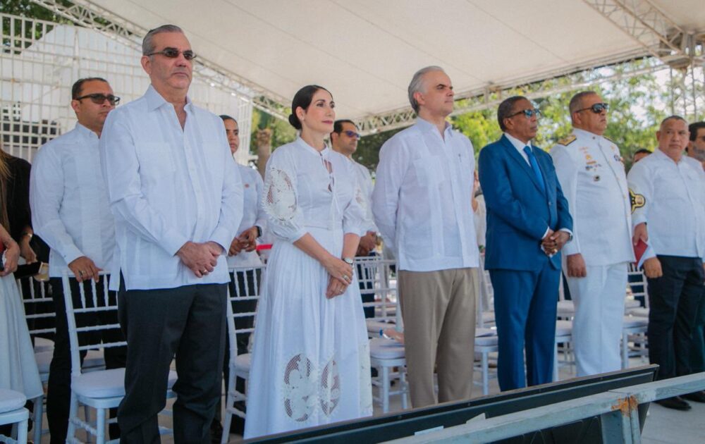 @PresidenciaRD @LuisAbinader y la primera dama @RaquelArbaje asistieron al solemne acto de creación de la nueva Diócesis Stella Maris, así como a la ordenación de su primer obispo, Mons. Manuel A. Ruiz de la Rosa