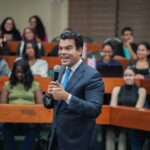 WArnaudBisono Un privilegio regresar a la Universidad Católica Santo Domingo, donde me formé como abogado, para compartir sobre liderazgo, gestión pública y transformación