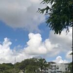 GloriaCeballos7 Avanza la mañana del viernes con nubes dispersas sobre gran parte de la geografía nacional, favorable para actividades al aire libre. Mañana sábado se incrementan las lluvias hacia el litoral norte(Monte Cristi,Puerto Plata, Espaillat,..); cordillera central y región este