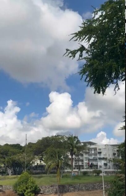 GloriaCeballos7 Avanza la mañana del viernes con nubes dispersas sobre gran parte de la geografía nacional, favorable para actividades al aire libre. Mañana sábado se incrementan las lluvias hacia el litoral norte(Monte Cristi,Puerto Plata, Espaillat,..); cordillera central y región este