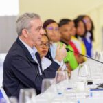 @LuisAbinader conversó con más de 350 estudiantes de #SanJuan y reafirmó su compromiso de seguir creando oportunidades para ellos y sus comunidades