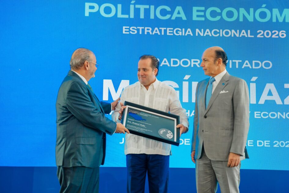 @JosePaliza participa en el almuerzo anual de @AIREN_RD en Santiago junto al ministro Magín Díaz