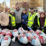 Participa en la entrega de 6,000 pavos y raciones de alimentos por motivo de Acción de Gracias, llevando apoyo a familias de Washington Heights