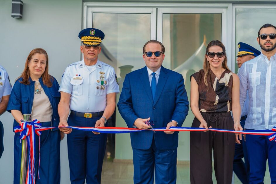 @JosePaliza Inauguramos la estación policial sobre el río Ozama en el Nuevo Domingo Savio; una obra construida por @UrbeGobDo con una inversión de RD$26 MM que procura mejorar la seguridad ciudadana.