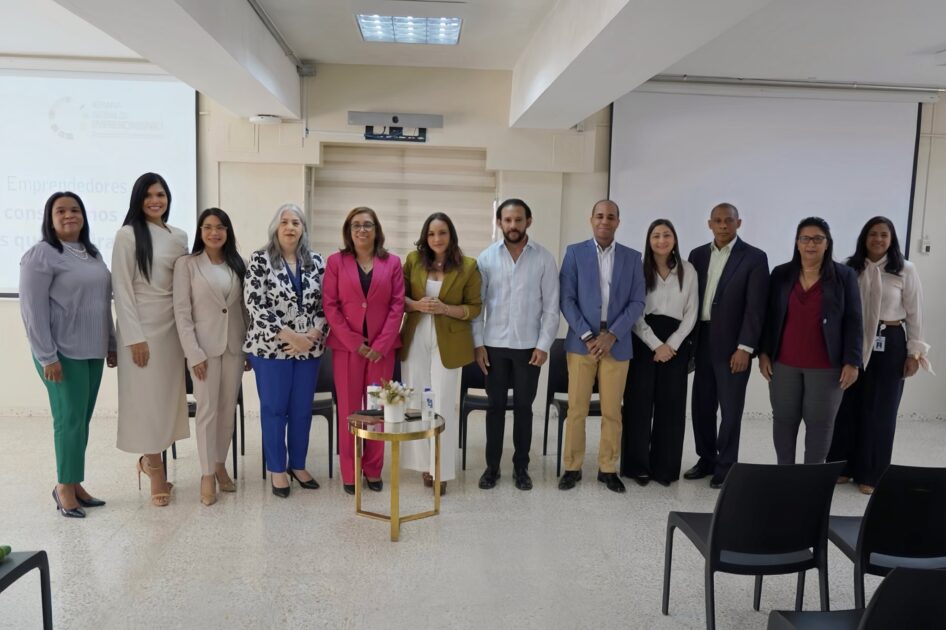 @SuperateRDO Participa en el panel «Juntos construimos historias que inspiran», organizado por el @INFOTEPRD en el marco de la Semana Global del Emprendimiento 2025