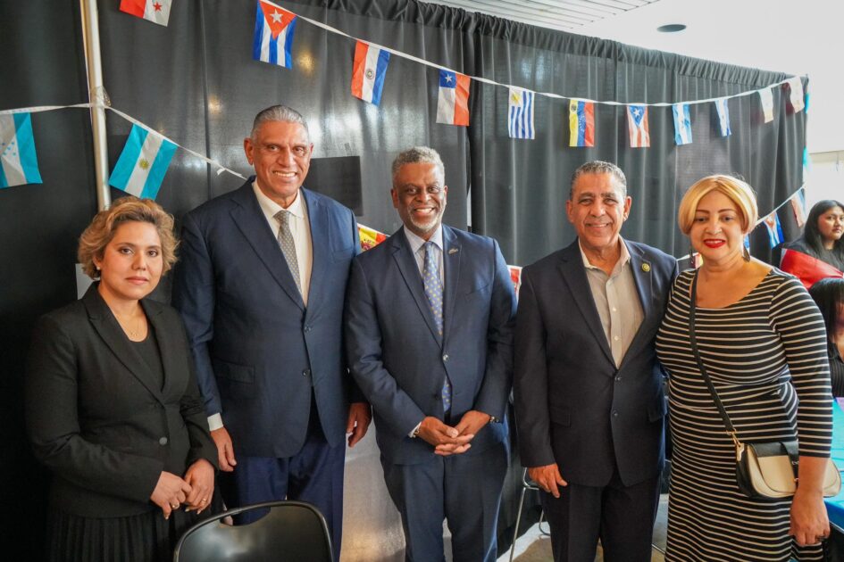 @ChuVasquez participa en la inauguración del mes de la Herencia Hispana en el Borough of Manhattan Community College