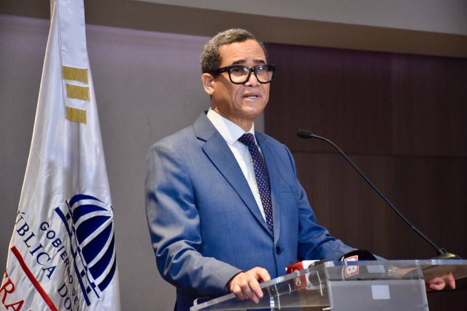 @EddyOlivares14 Ministro de Trabajo pide no politizar el tema de la indexación salarial y dice que lo ve justo