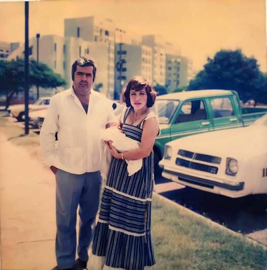 TBT @JosePaliza @PRM_OFICIAL: “La FAMILIA, el TESORO más preciado. AYER, cuando niños nuestro refugio y HOY como adultos nuestro propósito.