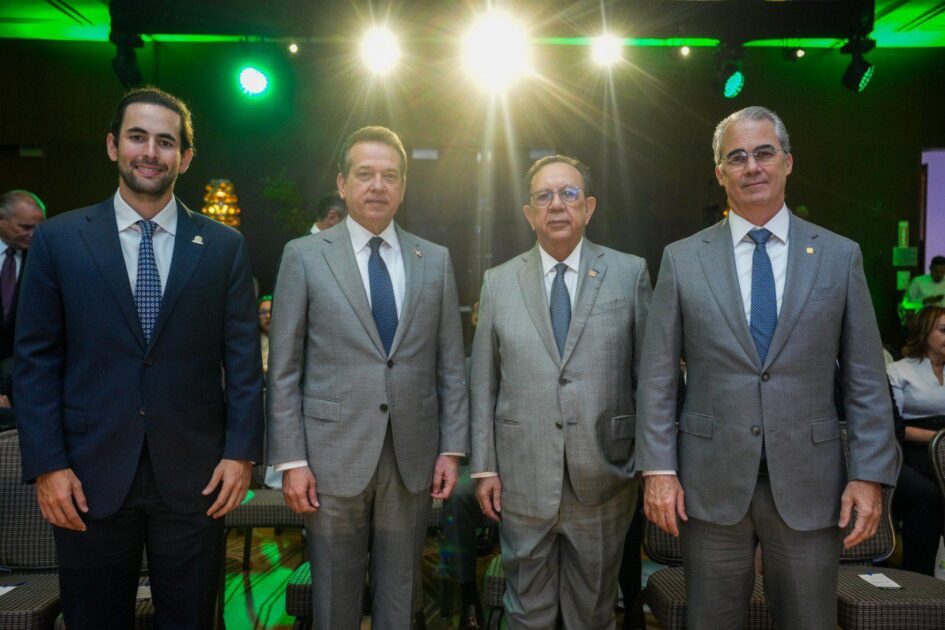 Política y estabilidad impulsan a RD como centro logístico clave  @MIC_RD| Foro Económico @elDineroDO 2025