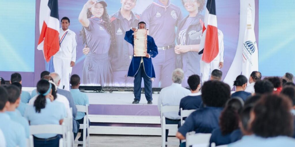 Ministerio de @EducacionRDo lanza el voluntariado Agentes al 100 para impulsar la formación en valores y liderazgo estudiantil