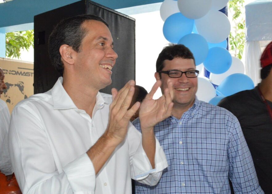 @SanzLovaton : “@Orlandojm fue mucho más que un amigo Fue un hermano mayor, un consejero”|Lo Honramos dando su nombre al edificio laboratorio de @aduanard