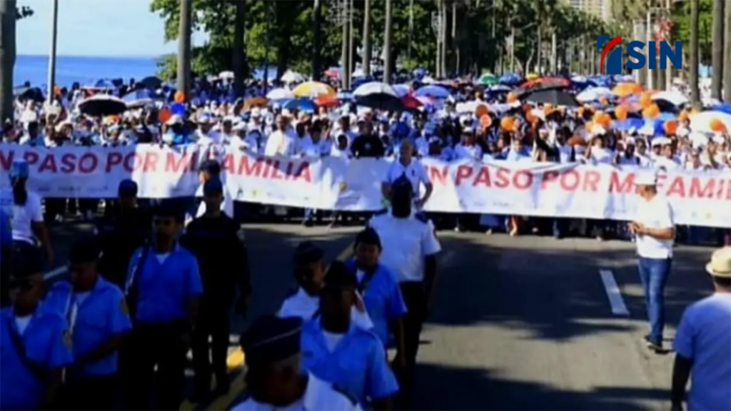 Iglesia reitera rechazo a sentencia del @TribunalConstRD en su caminata anual por la Familia | RECUERDAN A @LuisAbinader y autoridades decisión “afrenta la fe cristiana”, “degrada socialmente” y pone en peligro los valores morales de la nación ¡¡UN PASO POR MI FAMILIA!!