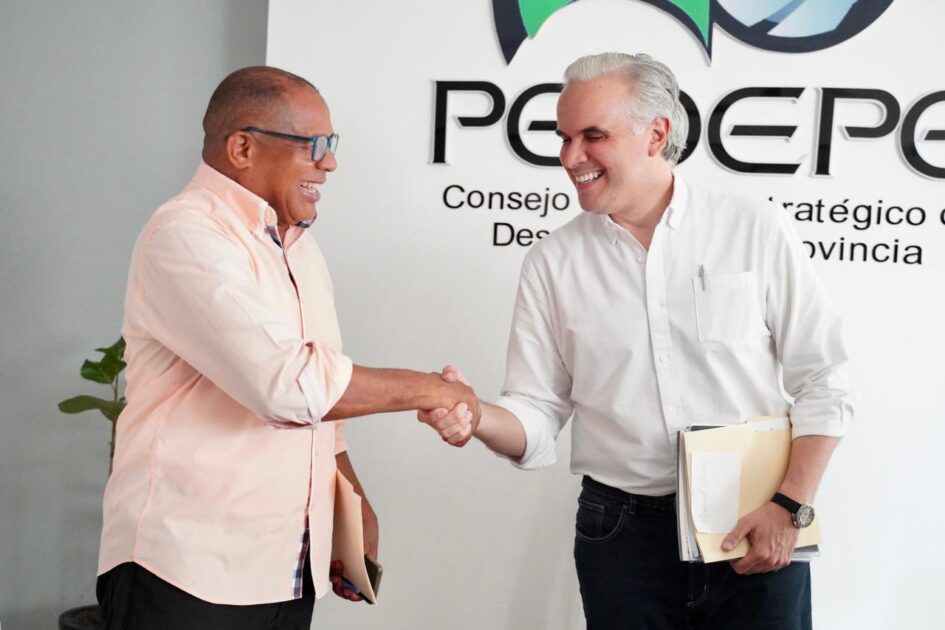 @EducacionRDo @LMDecamps sostiene una conversación muy valiosa en la provincia Espaillat con representantes de distintos sectores de la comunidad educativa