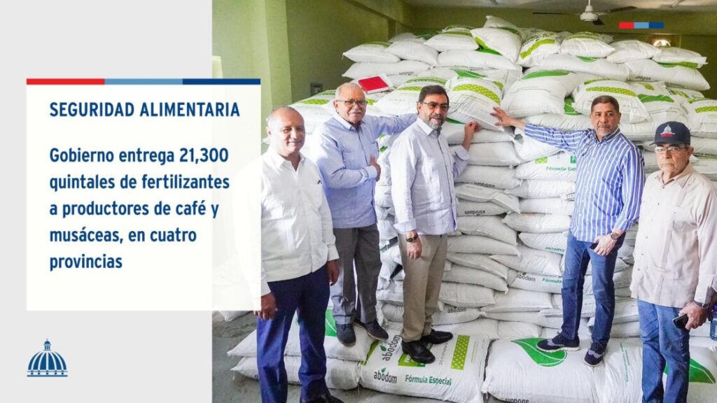 @ComunicacionDO @AgriculturaRDentregó 21,300 quintales de fertilizantes a productores de café y musáceas para contribuir a la rehabilitación de 18,000 tareas sembradas de ambos rubros en La Vega, Santiago, Valverde y Santiago Rodríguez
