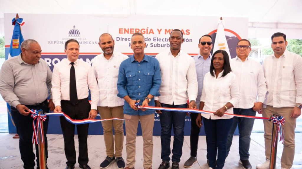 Energía y Minas entrega proyectos de electrificación rural con inversión superior a RD 37 millones