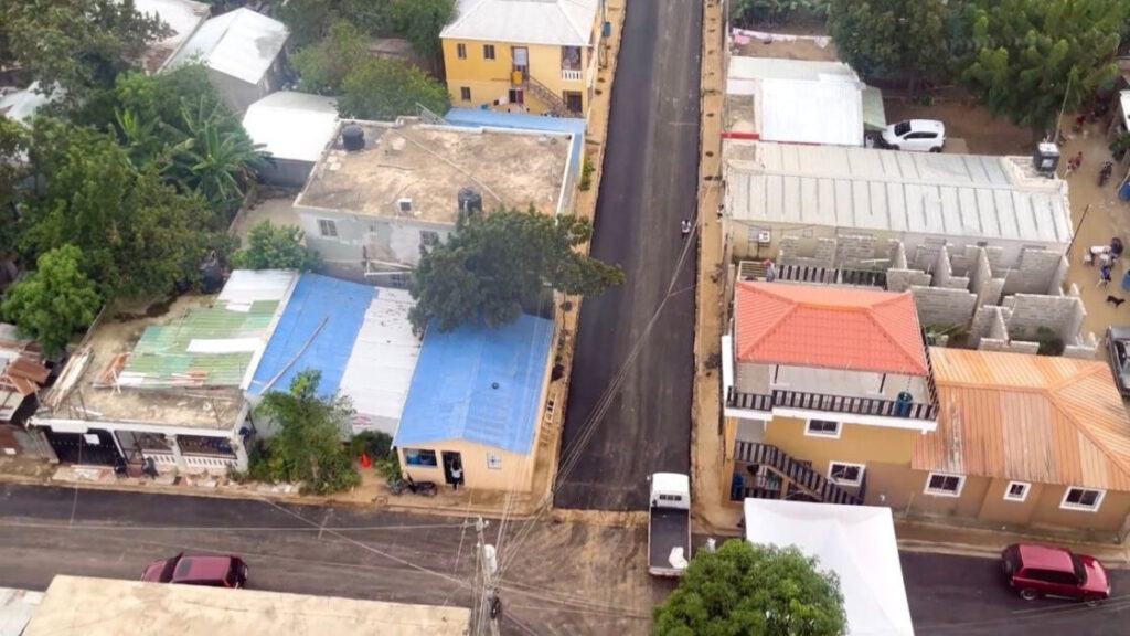 Avanza la reconstrucción de calles en Los Solares en Bella Vista, Santiago