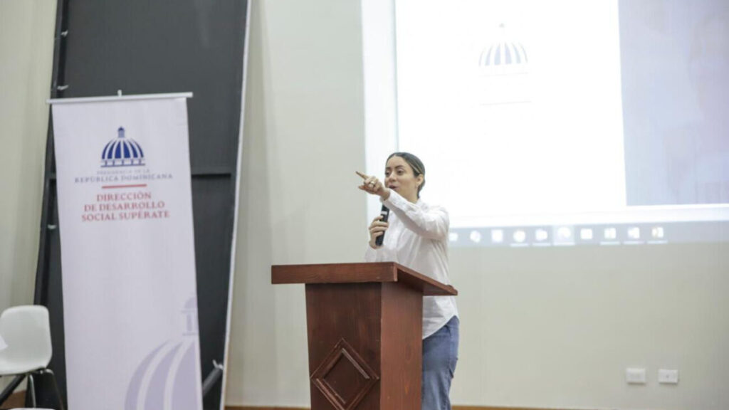 Comunitarios de Azua agradecen al Gobierno la inversión de más de RD 5,700.000.00 en 5 años en la provincia