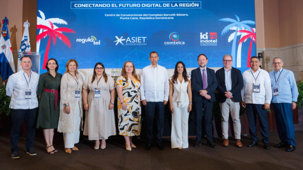 Cumbre Regulatel 2025, celebrada en la República Dominicana, llama a fortalecer la inclusión digital regional