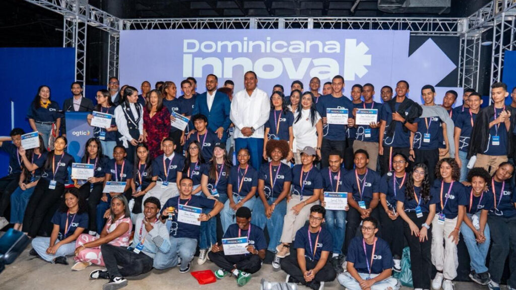 Ogtic impulsa talento joven con más de 180 becas en Dominicana Innova 2025