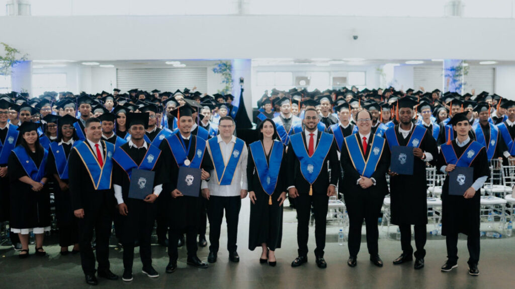 ITLA marca un hito en 2025 con récord histórico de graduandos, expansión nacional y liderazgo en innovación tecnológica